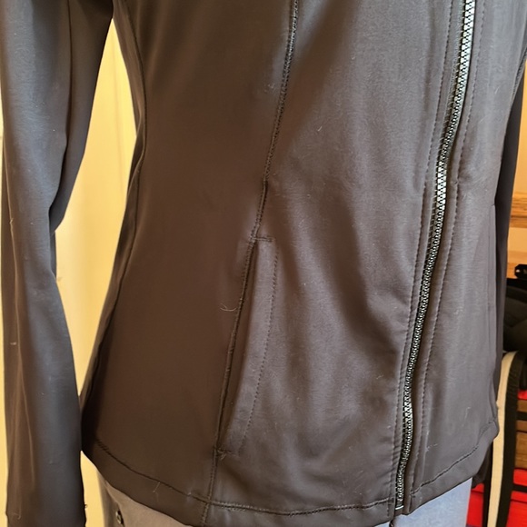 Cute little athletic jacket, excellent condition! - Picture 4 of 5